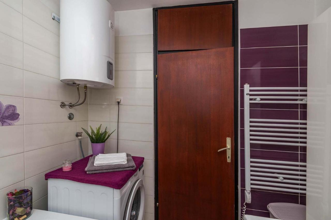 Apartment Many *