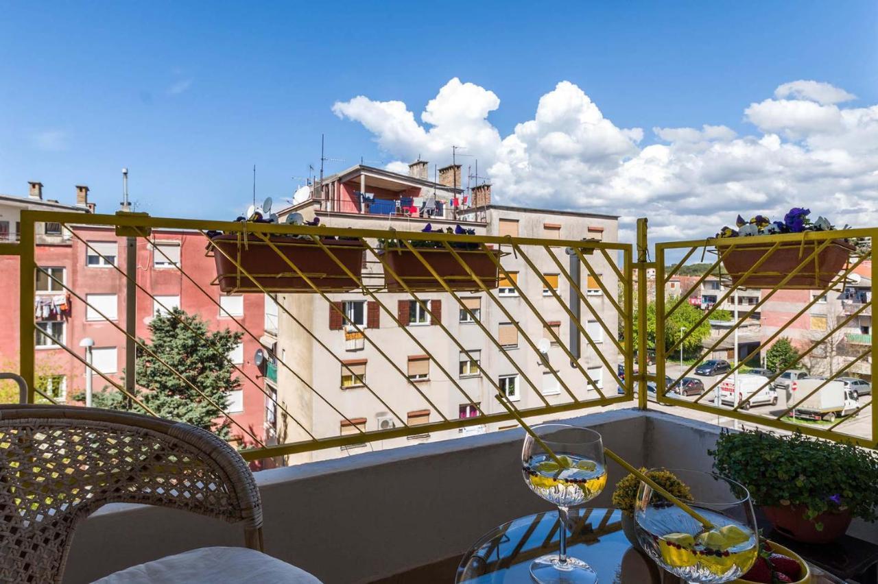 Many Apartment