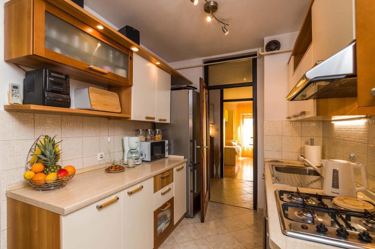 Many Apartment *